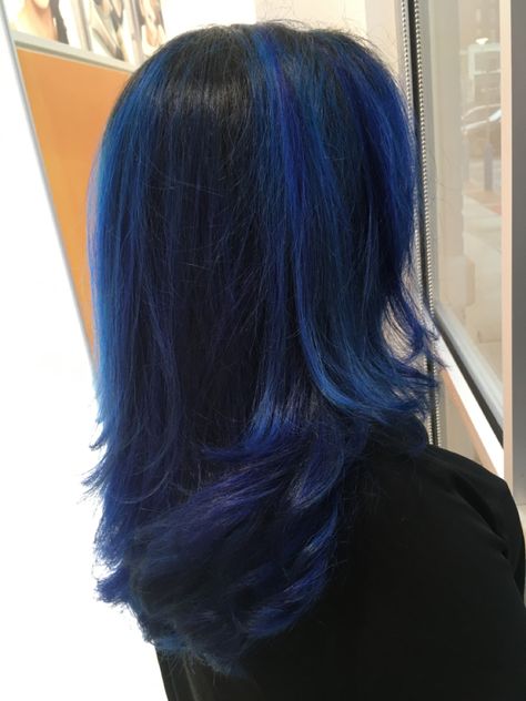 Emo Makeup Ideas, Blue Hair Highlights, Skunk Hair, Dark Blue Hair, Hair Color Underneath, Hair Color Streaks, Dyed Hair Inspiration, Hair Streaks, Emo Makeup