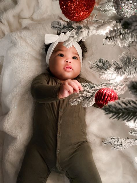 Christmas tree Christmas baby baby first Christmas happy holidays Baby Girl Christmas Photoshooting Ideas, December Baby Photoshoot, Christmas Pictures Kids, Month Pictures, Christmas Baby Pictures, Baby Christmas Photos, December Baby, Photo Diy, Baby First Christmas