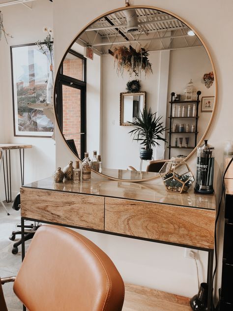 Circle Salon Mirror, Rattan Salon Decor, Vintage Hair Salons Ideas, In Home Hair Studio, Boho Hair Salon Station, Eclectic Salon Suite Decor, Boho Salon Station Ideas, Mini Salon Ideas Bohemian, Aesthetic Hair Salon Ideas