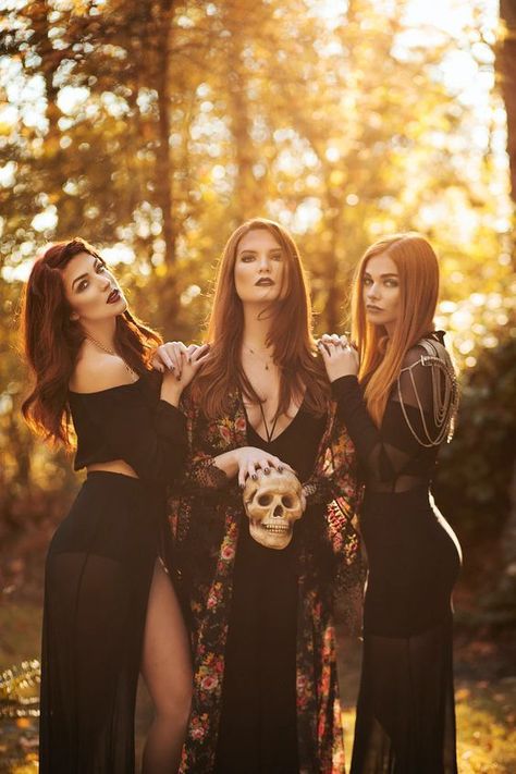 Halloween Styled Shoot, Witch Photos, Sisters Photoshoot, Halloween Photography, Witch Craft, Best Friend Photoshoot, Bff Photoshoot, Wedding Dress Lace, Halloween Photoshoot