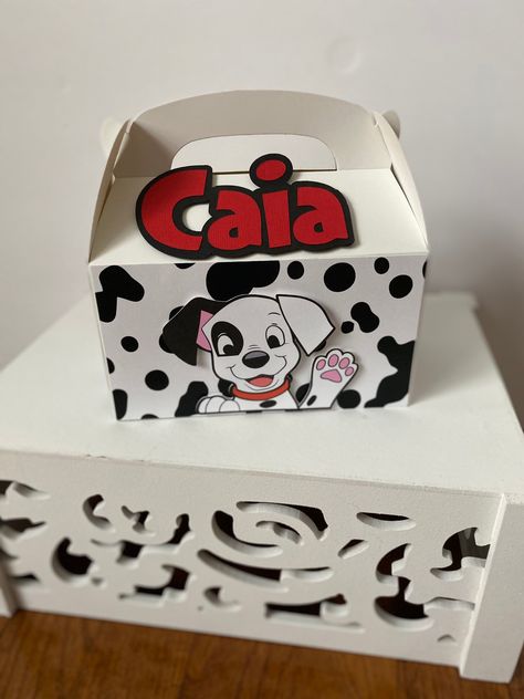 These are a nice touch to your Dalmatians themed party.  These are made with cardstock.  Measures 6x3.5x6 Order is for 6 boxes.  Can change male Dalmatian for female Dalmatian upon request. Photo is front and back of boxes. Female Dalmatian, 101 Dalmatians Party, Dalmatian Party, Favour Bags, Snow White Party, Gable Boxes, 101 Dalmatians, White Party, Gift List