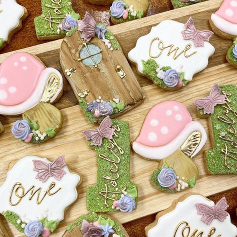 Fairy Garden Birthday Party Cookies, Fairy Tale Cookies Decorated, Fairy Birthday Party Cookies, Fairy First Birthday Party Cookies, Woodland Fairy Cookies Decorated, Woodland Fairy Cookies, Enchanted Forest Theme Cookies, Fairy Royal Icing Cookies, Garden Fairy Cookies