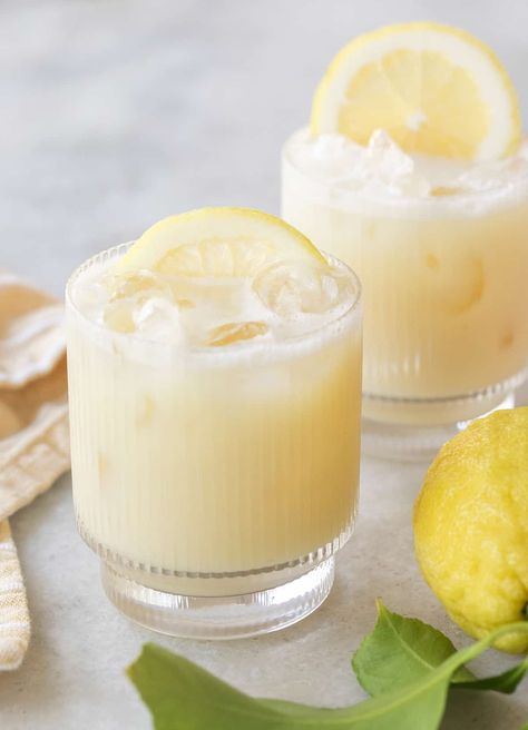 A fun twist on classic lemonade, creamy lemonade is a refreshing beverage that not only cools you down but also delights your taste buds with its creamy texture. Creamy Lemonade, Clean Smoothies, Lemonade Drink, Soda Recipe, Lemonade Drinks, Lemonade Recipe, Fresh Lemonade, Processed Sugar, Cocktail Recipes Easy