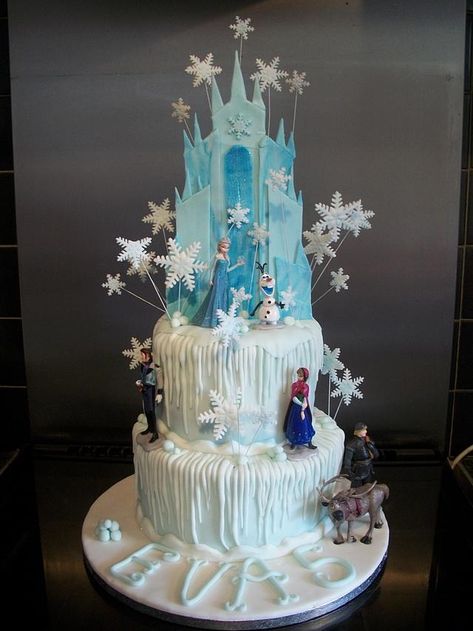 Ice Castle Cake, Torte Frozen, Frozen Castle Cake, Elsa Birthday Cake, Kek Kahwin, Pastel Frozen, Frozen Birthday Party Cake, Frozen Themed Birthday Cake, Castle Birthday Cakes