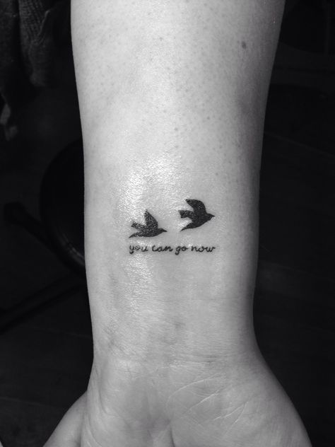 Free Bird Tattoo, Grandpa Tattoo, Grandparents Tattoo, Trendy Tattoo Ideas, Grandma Tattoos, Bird Tattoo Wrist, Foot Tattoos For Women, Trendy Tattoo, Geniale Tattoos