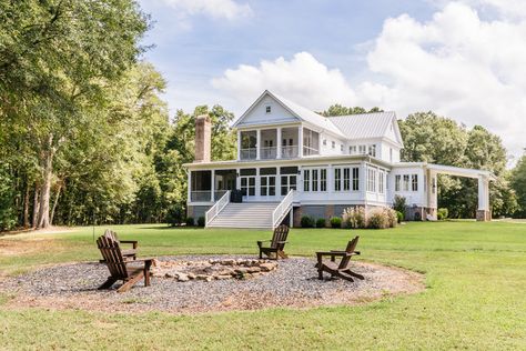 Backyard Fire Pit Southern Farmhouse, Dream Farmhouse, Two Bedroom House, Large Backyard, White Farmhouse, Backyard Fire, Farmhouse Exterior, Fire Pit Backyard, Farmhouse Plans