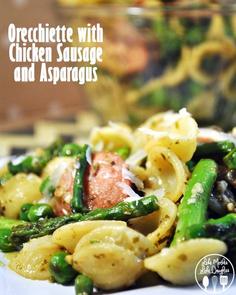 Orecchiette with chicken sausage - a delicious pasta with chicken sausage and vegetables for a perfect dinner! Sausage And Asparagus, Pasta With Chicken Sausage, Cooked Mushrooms, Garlic Asparagus, Chicken Sausage Pasta, Pasta With Chicken, Chicken Apple, Chicken Apple Sausage, Pasta Chicken