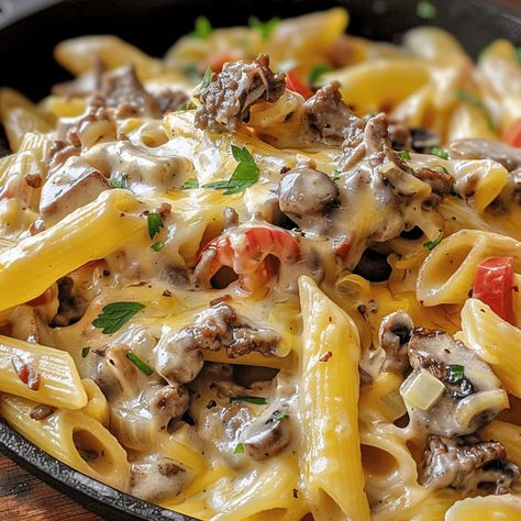 Quick and Delicious Philly Cheesesteak Pasta - Charm Recipes Unique Pasta Dishes, Philly Cheesesteak Pasta, Cheesesteak Pasta, Beef Pasta Recipes, Steak Pasta, Fast Dinner Recipes, Beef Casserole Recipes, Philly Cheesesteak, Pasta Dinner Recipes