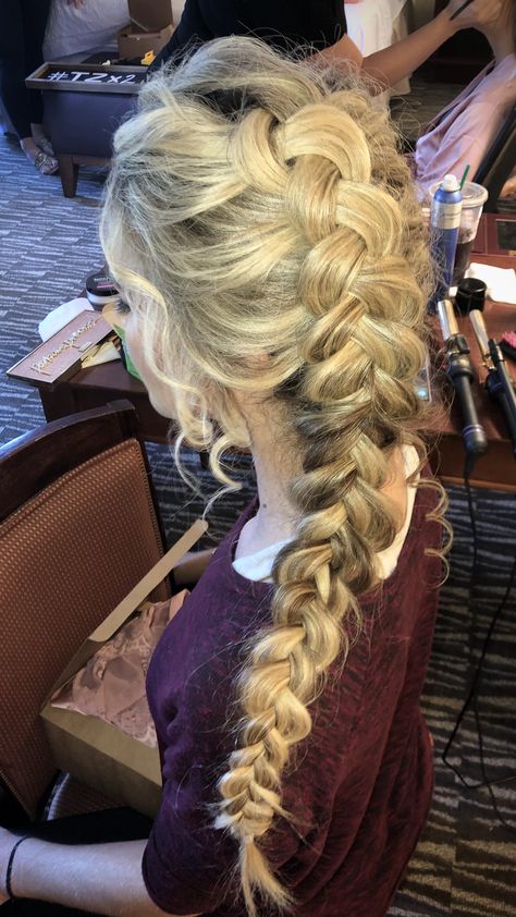 big messy dutch braid bridesmaid hair Big Dutch Braid, Milk Maid Hair, Protective Hairstyles White Women, Messy Dutch Braids, Hairstyles Long Blonde Hair, Big Braid Hairstyles, Dutch Braid Messy, Hide Double Chin, Messy French Braid