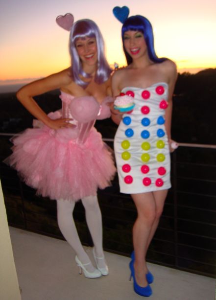 Halloween Katy Perry Halloween Costumes, Sorority Costumes, Katy Perry Halloween Costume, Cotton Candy Halloween Costume, Katy Perry Halloween, Katy Perry Costume, Katy Perry Outfits, Candy Costumes, Candy Buttons