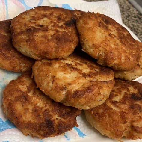 CRISPY CHICKEN FRITTERS Chicken Fritters, Homemade Chicken Nuggets, Grandma's Recipes, Poultry Dishes, Sesame Chicken, Grandmas Recipes, Canned Chicken, Food Website, Ultimate Comfort Food