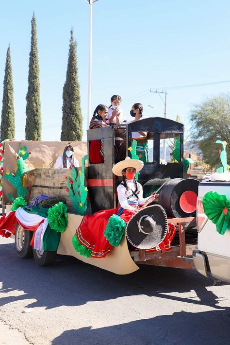 Cinco De Mayo Parade Float Ideas, Parade Float Diy, Christmas Parade Floats, Homecoming Floats, Parking Spot Painting, Mexican Party Theme, Great America, Parade Float, Christmas Parade