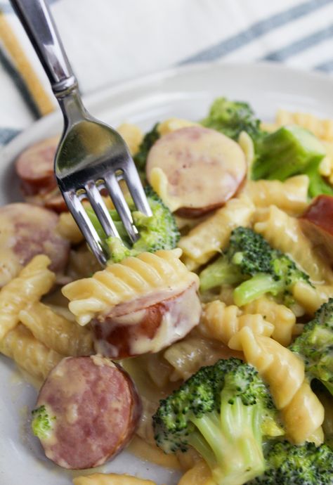 One-Pot Cheesy Smoked Sausage and Broccoli Pasta Smoked Sausage And Broccoli, Sausage And Broccoli, Smoked Sausage Recipes, Beef Meals, Recipe For One, Kielbasa Recipes, Broccoli Pasta, Cheesy Pasta, Cheese Sausage