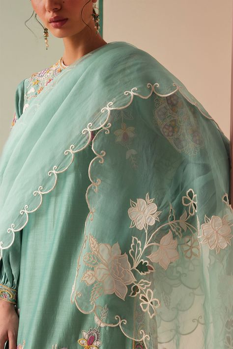 Buy Green Silk Organza Cut Work Floral Mughal Bloom Applique And Dupatta For Women by Chandrima Online at Aza Fashions. Duppattas Designs Ideas, Embroidery Fashion Detail, Flower Machine Embroidery Designs, Lace Dress Design, Beautiful Dress Designs, Embroidery Suits Design, Boutique Dress Designs, Embroidery Designs Fashion, Pakistani Dress Design