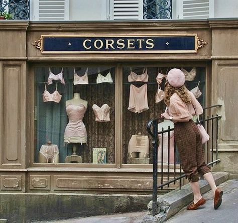 Parisienne Aesthetic, 1940s Aesthetic, French Boutique, Shopping Aesthetic, Film Disney, Shadow Photos, Beautiful Streets, Vintage Italy, Window Shopping