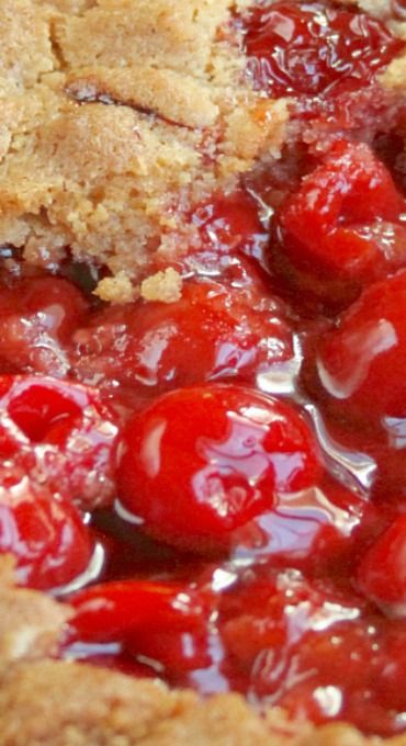 Skillet Cherry Cobbler Cooking Ribs, Cast Iron Skillet Cooking, Camping Desserts, Iron Skillet Recipes, Skillet Dishes, Skillet Cooking, Dutch Oven Cooking, Skillet Recipes, Cast Iron Skillet Recipes