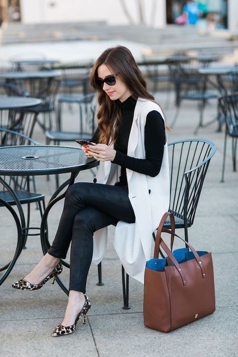 Fall outfit: black turtleneck sweater, cream long vest, black leather pants, leopard pumps, brown bag Long Vest Outfit, White Vest Outfit, Winter Office Outfit, Sleeveless Trench Coat, Vest Outfits For Women, Sweater Vest Outfit, Sleeveless Trench, Smart Casual Wear, Black Leather Pants