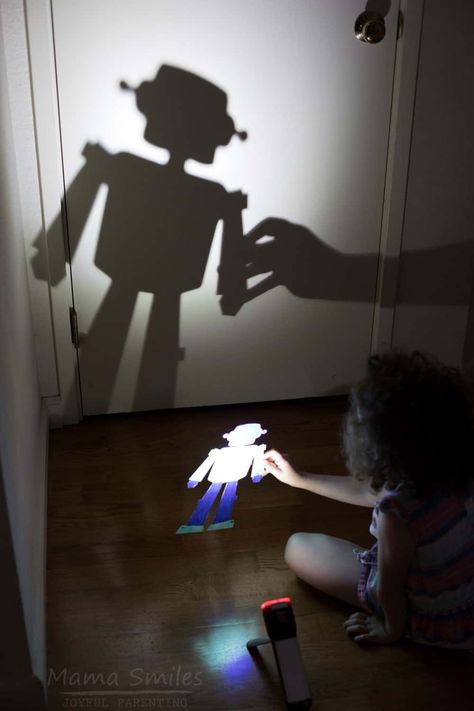 Shadow And Light Art, Shadow Games For Kids, Light Activities For Kids, Kids Yoga Games, Sun And Earth, Light Games, Old Lights, Chalk Drawings, Shadow Art