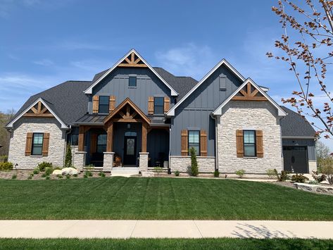 Grey Farmhouse Exterior, Blue Farmhouse Exterior, Dark Exterior House Colors, Dark Exterior House, Farmhouse Exterior Colors, House Colors Exterior, Lake Houses Exterior, Exterior House Paint Color Combinations, Exterior Paint Colors For House