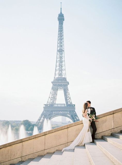 Torre Eiffel Paris, Young Wedding, Fox Wedding, Paris Elopement, Parisian Wedding, Idea Wedding, Wedding Sparrow, Surprise Wedding, Romantic Relationship