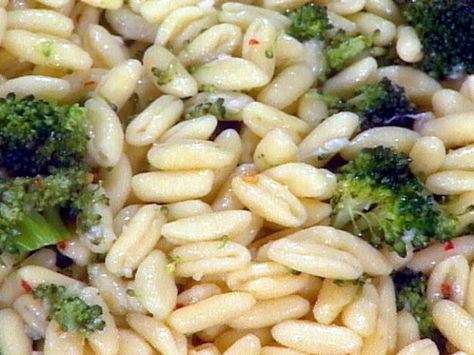 Get Cavatelli with Sauteed Broccoli and Garlic Recipe from Food Network Cavatelli And Broccoli, Cavatelli Recipe, Broccoli And Garlic, Pasta And Broccoli, Sauteed Broccoli, Quick Pasta Sauce, Garlic Recipe, Quick Pasta, Pasta Dinners