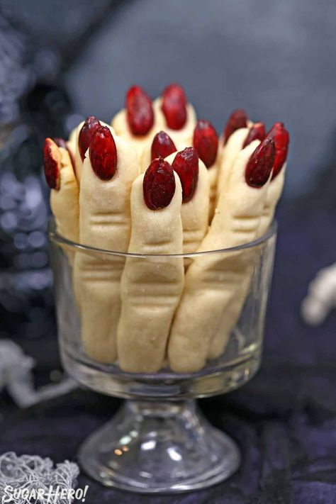 Halloween Finger Cookies, Mayo Cake, Halloween Fingerfood, Witch Finger Cookies, Easy Shortbread, Halloween Finger Foods, Dessert Halloween, Finger Cookies, Uhyggelig Halloween