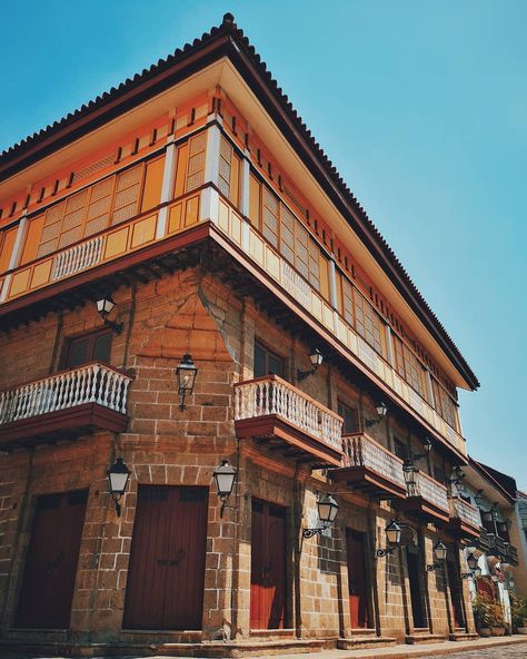 Tourism Philippines AU & NZ on Instagram: “The Casa Manila Museum depicts architecture and design inspired from Spanish architects. Located in Intramuros, Manila, the building is a…” Casa Manila Intramuros, Intramuros Manila Photography, Intramorus Manila, Spanish Era Philippines Aesthetic, Architecture Philippines, Casa Manila, Colonial Philippines, Background Practice, Visual Moodboard