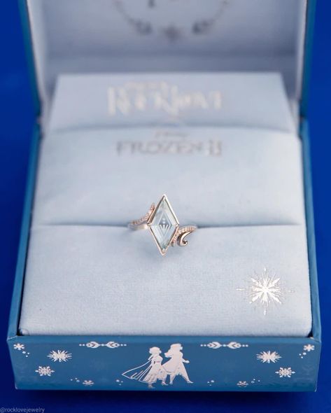 Disney Inspired Rings, Disney Princess Jewelry, Frozen Jewelry, Stylish Jewelry Accessories, Cute Promise Rings, Girl Arm Tattoos, Fancy Accessories, Disney Fine Jewelry, Princess Jewelry