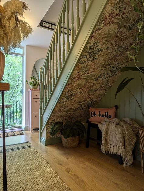 Chair Under Stairs, Cottage Landing Ideas Upstairs, Under Stairs Wallpaper, Under The Stairs Decor, Small Landing Ideas Upstairs, Stair Wallpaper, Staircase Office, Under Staircase Ideas, Hallway Stairs And Landing