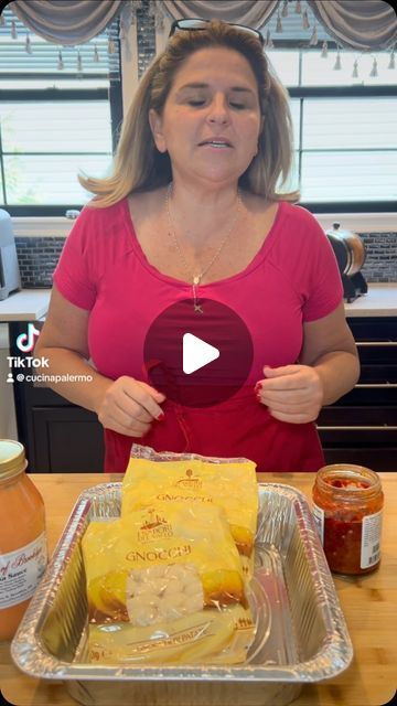 Rita🍝 on Instagram: "Make a spicy vodka sauce gnocchi bake with me!" Spicy Vodka Sauce, Italian Gravy, Gnocchi Bake, Fresh Pasta Sauce, Italian Dinner Party, Tiktok Food, Baked Gnocchi, Easy Pasta Dinner, Italian Foods