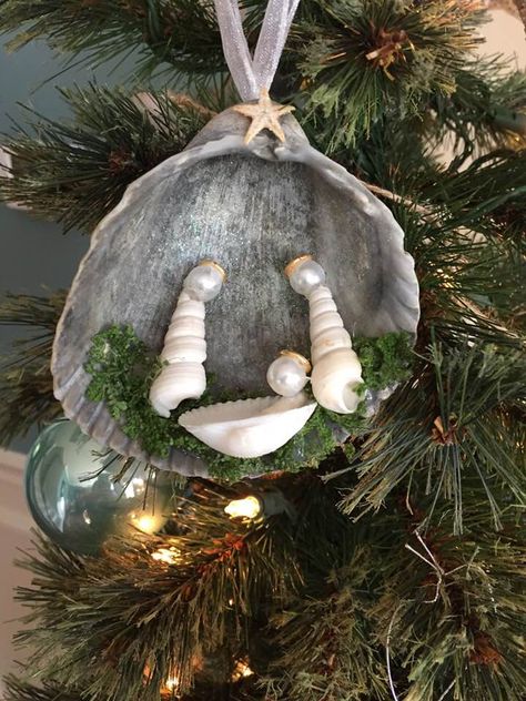 Showcase Ideas, Christmas Tree Ornament Crafts, Fun Christmas Tree, Seashell Christmas Ornaments, Seashell Christmas, Beach Christmas Decorations, Beach Christmas Ornaments, Coastal Crafts, Nifty Crafts