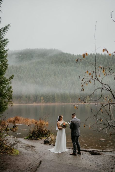 Cabin Elopement in Mt. Hood, Oregon - Ashley Masters Photography Trillium Lake Elopement, Rainy Cabin, Cabin Elopement, Mount Hood Oregon, Mt Hood Oregon, Timberline Lodge, Lake Elopement, Trillium Lake, Clear Umbrella