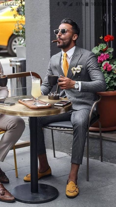 Four Must-Have Accessories To Add To Your Outfit Today | L'Essenziale Men In Suits, Stil Masculin, Outfits Sommer, A Man In A Suit, Man In A Suit, Herren Style, Yellow Tie, Designer Suits For Men, Grey Suit