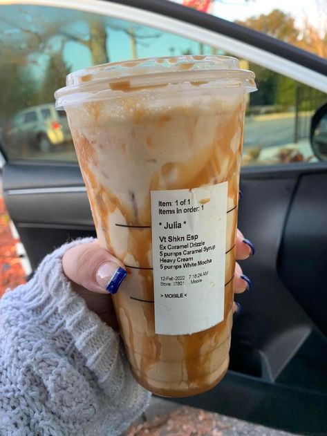 Starbucks Specialty Drinks, Starbucks Drink Menu, Starbucks Secret Menu Recipes, Cold Starbucks Drinks, Secret Starbucks Recipes, Starbucks Drinks Diy, Iced Starbucks Drinks, Coffee Recipes Starbucks, Healthy Starbucks Drinks