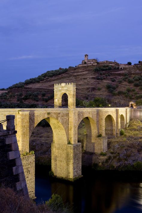 Roman Bridge, Old Bridges, Portugal Vacation, Triumphal Arch, Bridge Photography, Iberian Peninsula, Seville Spain, Portugal Travel, Spain And Portugal