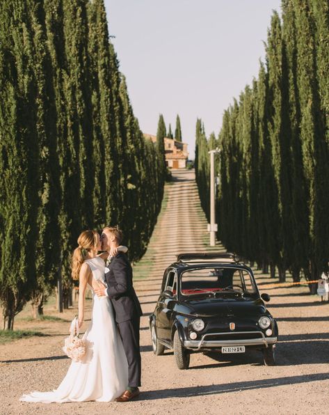 Italian Wedding Reception, Rustic Italian Wedding, Italian Wedding Venues, Destination Wedding Italy, Tuscan Wedding, Wedding Aesthetic, Tuscany Wedding, Italian Wedding, Wedding Mood