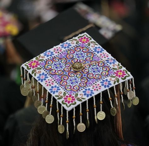 Hmong Graduation Cap, Hmong Fashion, Grad Cap Designs, Diy Graduation Cap, Diy Graduation, Senior Ideas, Cap Outfit, Cap Decoration, Cap Ideas