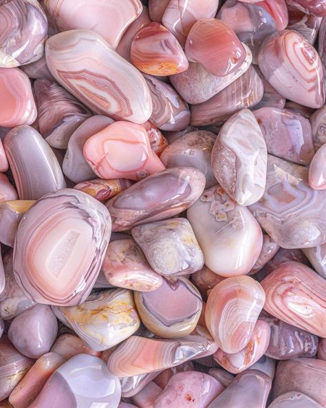 Pink Botswana Agate, Crystal Vibes, Crystal Aesthetic, Pretty Rocks, Gem Diamonds, Cool Rocks, Botswana Agate, Pink Agate, Minerals And Gemstones