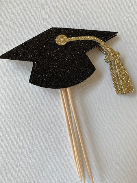 "2021 graduation glitter cupcake toppers. Can be used in cupcakes, brownies, cakes, desserts, and hors d' oeuvres. Set of 12. Choose your cupcake toppers in the pull down menu. The set includes 4-grad caps, 4- diplomas, and 4-2021. Choose your glitter cardstock color in the pulldown menu. The glitter color you choose will be the ribbon on the diploma, tassel on the grad cap, and the 2021. Cap, diploma, and 2021 measure 2.5\"-3\". Wooden picks are 4\" long. These cupcake toppers are one sided. Ba Graduation Cupcakes 2023, Graduation Card Messages, Graduation Party Cake, Graduation Party Diy, Graduation Cupcake Toppers, Glitter Cupcakes, College Graduation Parties, Graduation Cupcakes, Grad Caps