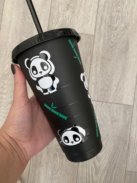 This Starbucks cup has the most adorable black and white pandas all over it for a touch of cute with your drink! Any name added for a personalised touch Hand wash only Panda Water Bottle, Wedding Converse Bride, Panda Room, Panda Clothes, Panda Outfit, Panda Stuff, Panda Items, Touch Hand, Trendy Water Bottles