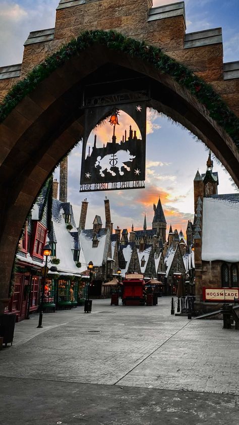 Wizarding World Of Harry Potter Aesthetic, Universal Studios Orlando Hogsmeade, Universal Wizarding World, Wizarding World Of Harry Potter Pictures, Wizarding World Aesthetic, September Photos, Harry Potter Japan, Hp Visuals, Hogwarts Universal Studios