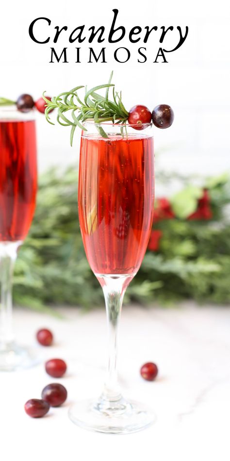 mimosas Mimosa Garnish Ideas, Mimosa Christmas, Cranberry Mimosa Recipe, Christmas Brunch Drinks, Mimosa Cocktail Recipes, Cranberry Mimosas, Cranberry Mimosa, Thanksgiving Games For Adults, Christmas Drinks Alcohol Recipes