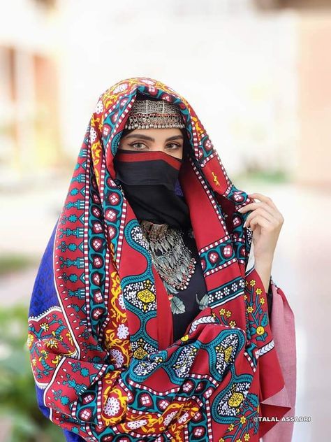 Arab Embroidery, Yemen Clothes, Yemen Women, Yemeni Clothes, Yemen Clothing, Elegant Veils, Arabic Clothing, Stylish Hijab, Arab World