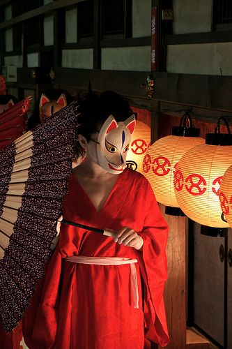 Mata Manga, Kitsune Mask, Japanese Festival, Japanese Mythology, Japanese Mask, Fox Mask, Ghost Of Tsushima, Japan Aesthetic, Aesthetic Japan