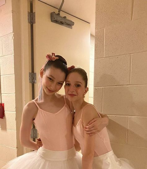 Ballet Daughter Aesthetic, Ballet Best Friends, Ballerina Tutu Aesthetic, Teenage Ballerina, Ballerina Friends, Ballet Best Friends Aesthetic, Ballet Concert, Ballerina Aesthetic, Dance Friends