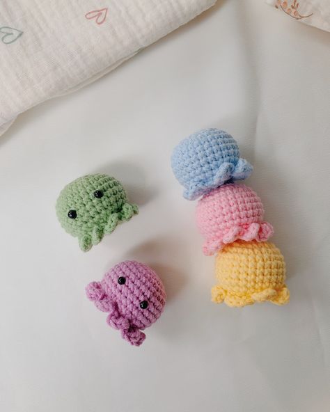 Mini octopus ✨ . . . #taphoahaiconmeo #crochet #handmade #diy #amigurumi #amigurumicrochet #freepattern #amigurumipattern #smallbusiness #knit #octopus #octopuscrochet Knit Octopus, Mini Octopus, Diy Amigurumi, Crochet Octopus, Crochet Handmade, Amigurumi Pattern, Crochet Amigurumi, Octopus, Free Pattern