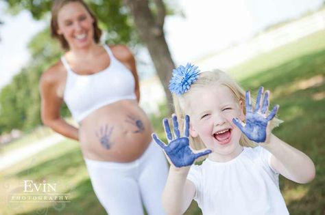 Gender Gender Reveal Photography, Pregnancy Gender, Gender Reveal Photos, Gender Announcements, Idee Babyshower, Family Maternity Photos, Foto Baby, Baby Gender Reveal, Baby Center