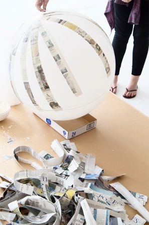 DIY Cereal Bowl Costume | studiodiy.com Disco Ball Costume, Diy Cereal, Last Minute Kostüm, Diy Disco Ball, Paper Mache Paste, Ball Costume, Awesome Costumes, Tree Costume, Robot Dance