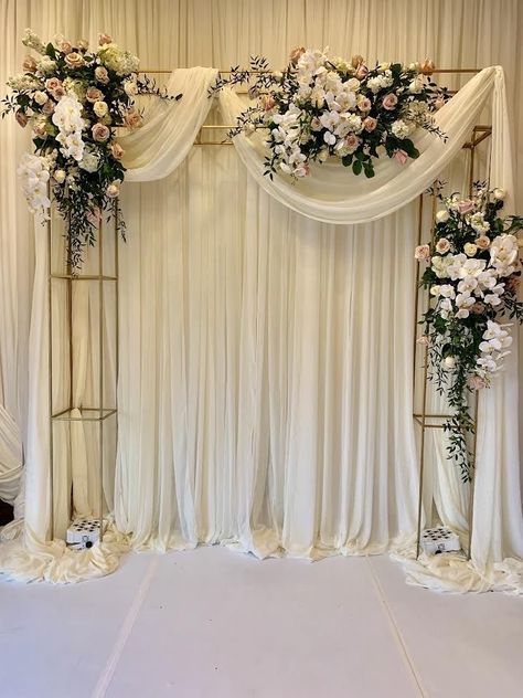 Foto Pertunangan, Small Wedding Decor, Engagement Stage Decoration, Nikah Decor, Wedding Background Decoration, Wedding Reception Backdrop, Minimalist Wedding Decor, Photo Backdrop Wedding, Wedding Stage Design