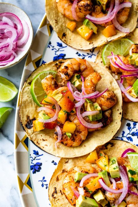 These easy grilled shrimp tacos with sweet and juicy peach salsa are the perfect way to bring summer to your dinner table! #shrimp #shrimptacos #grilledshrimp #glutenfree #grilling #summerdinner #dairyfree Grilled Shrimp Tacos, Vegan Paleo Recipes, Resep Seafood, Lunch Appetizers, Peach Salsa, Juicy Peach, Skinnytaste Recipes, Chicken Cordon, Keto Ideas